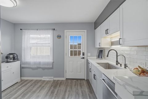 Tiny photo for 2469 Parkwood Lane, Des Plaines, IL 60018 (MLS # 12572768)