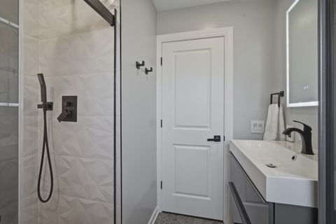 Tiny photo for 2469 Parkwood Lane, Des Plaines, IL 60018 (MLS # 12572768)