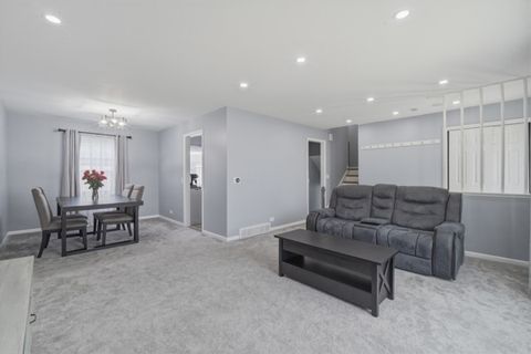 Tiny photo for 2469 Parkwood Lane, Des Plaines, IL 60018 (MLS # 12572768)