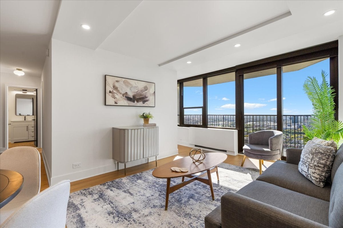 1560 N Sandburg Terrace 4003