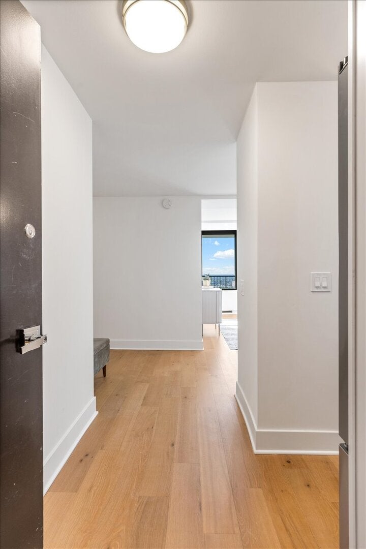 1560 N Sandburg Terrace 4003