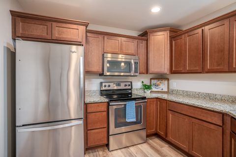 Tiny photo for 210 E Franklin Street #101, Eldridge, IA 52748 (MLS # 12549160)