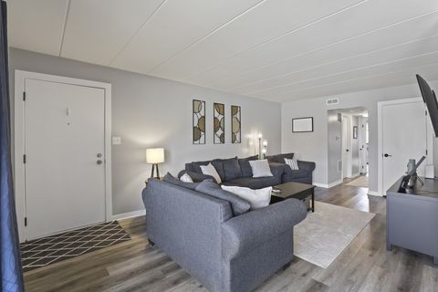 Tiny photo for 7301 Evergreen Drive #2B, Orland Park, IL 60462 (MLS # 12603541)