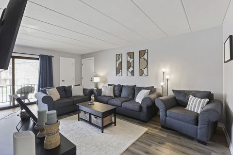 Tiny photo for 7301 Evergreen Drive #2B, Orland Park, IL 60462 (MLS # 12603541)