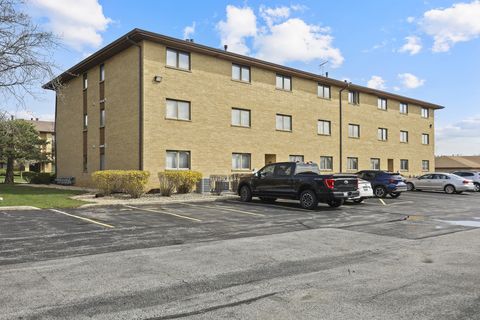 Tiny photo for 7301 Evergreen Drive #2B, Orland Park, IL 60462 (MLS # 12603541)