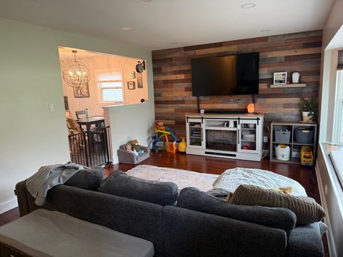 Tiny photo for 949 Kenyon Street, Downers Grove, IL 60516 (MLS # 12619325)