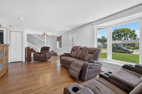 Tiny photo for 8856 S Komensky Avenue, Hometown, IL 60456 (MLS # 12691339)