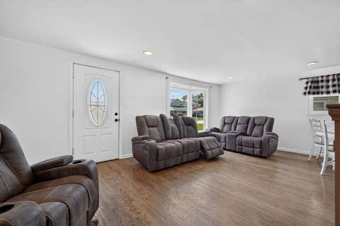 Tiny photo for 8856 S Komensky Avenue, Hometown, IL 60456 (MLS # 12691339)