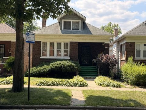 Photo of 7834 S Paxton Avenue, Chicago, IL 60649 (MLS # 12714258)