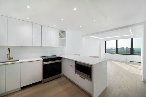 Tiny photo for 1560 N Sandburg Terrace #2705J, Chicago, IL 60610 (MLS # 12487968)