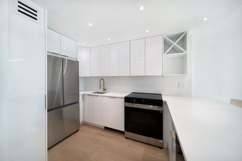 Tiny photo for 1560 N Sandburg Terrace #2705J, Chicago, IL 60610 (MLS # 12487968)