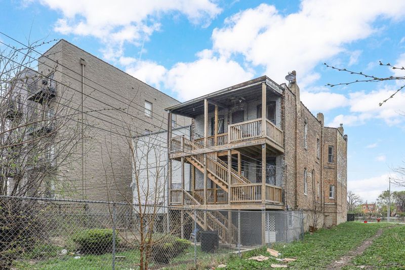 2737 W Congress Parkway