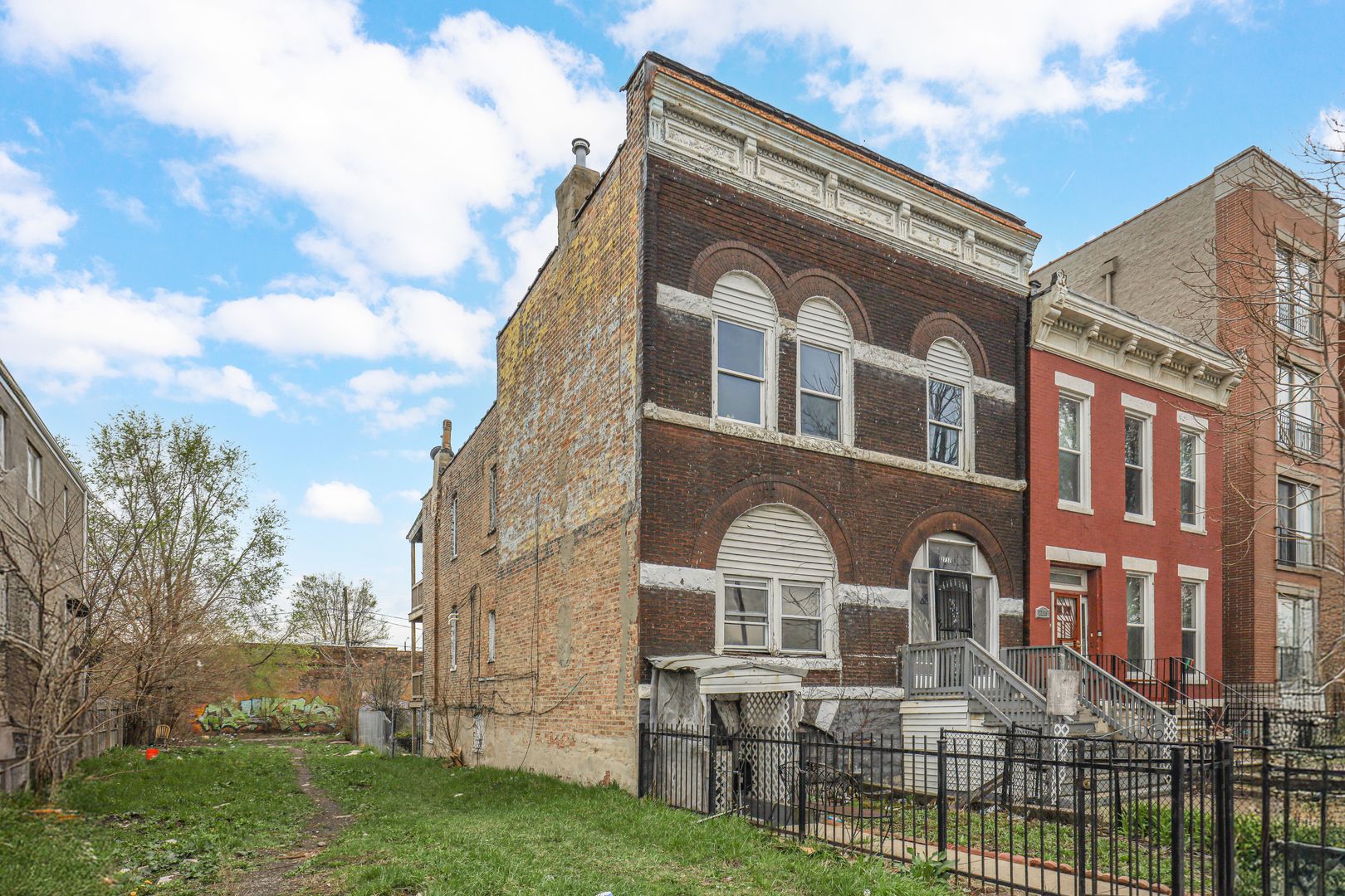 2737 W Congress Parkway