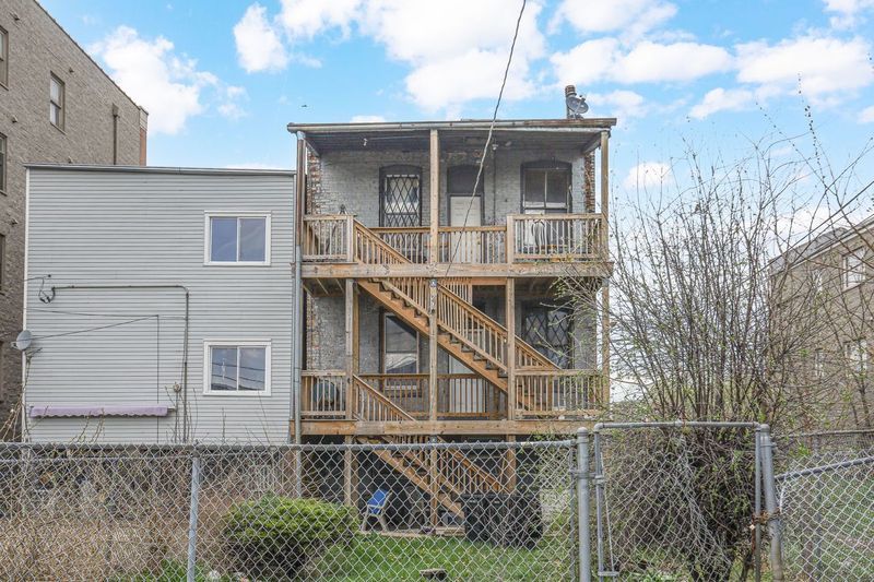 2737 W Congress Parkway