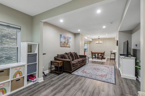 Tiny photo for 743 S Lombard Avenue, Oak Park, IL 60304 (MLS # 12706423)