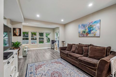Tiny photo for 743 S Lombard Avenue, Oak Park, IL 60304 (MLS # 12706423)