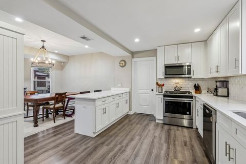 Tiny photo for 743 S Lombard Avenue, Oak Park, IL 60304 (MLS # 12706423)