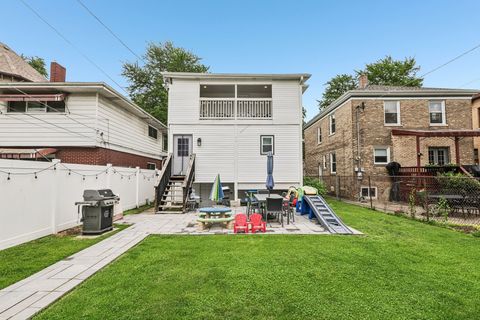 Tiny photo for 743 S Lombard Avenue, Oak Park, IL 60304 (MLS # 12706423)