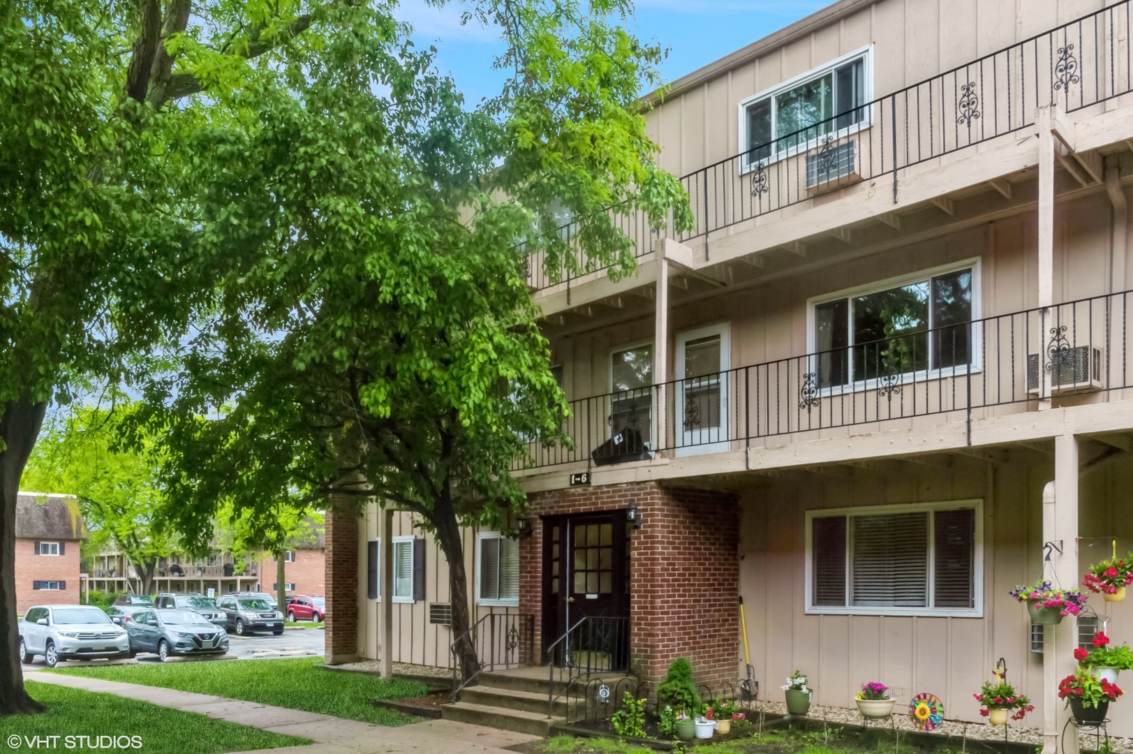 2508 Algonquin Road 3