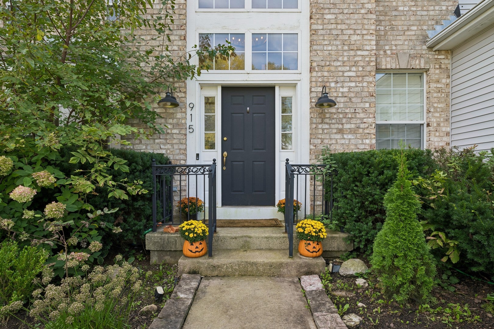 915 Charlton Road