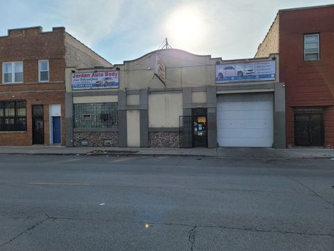 3689 W Grand Avenue Chicago IL 60651