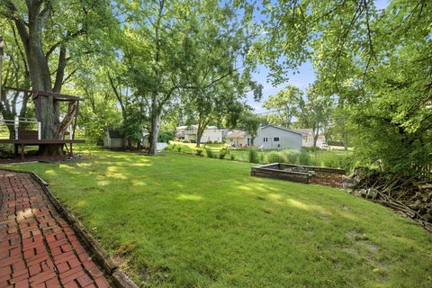 Tiny photo for 215 58th Street, Clarendon Hills, IL 60514 (MLS # 12756448)