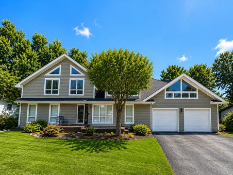 Photo of 215 58th Street, Clarendon Hills, IL 60514 (MLS # 12756448)