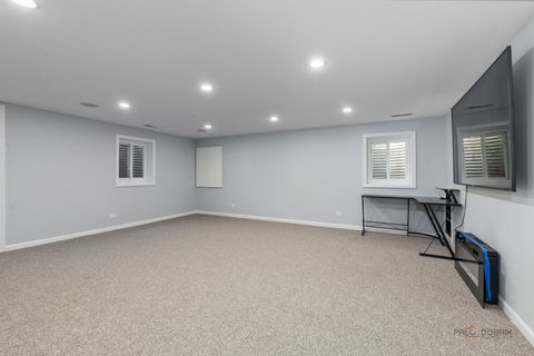 Tiny photo for 5 Cedar Lane, Lincolnshire, IL 60069 (MLS # 12574841)