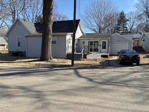 Photo of 804 Monroe Avenue, Dixon, IL 61021 (MLS # 12583261)