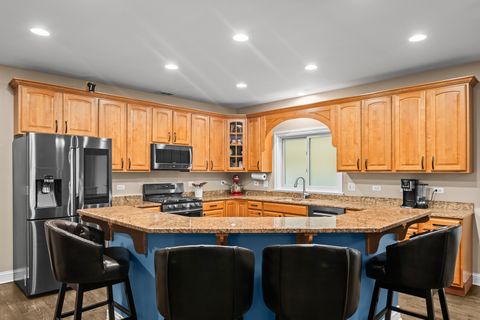 Tiny photo for 421 W Hawthorne Street, Arlington Heights, IL 60004 (MLS # 12556258)