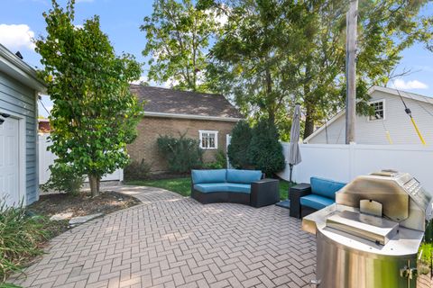 Tiny photo for 421 W Hawthorne Street, Arlington Heights, IL 60004 (MLS # 12556258)