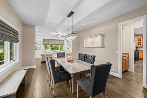 Tiny photo for 421 W Hawthorne Street, Arlington Heights, IL 60004 (MLS # 12556258)