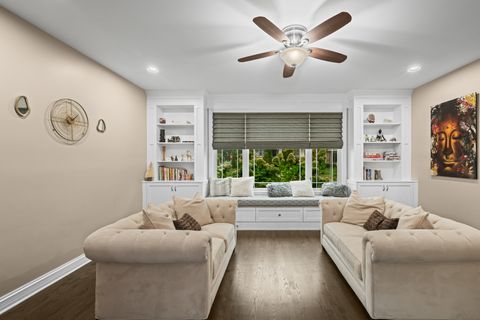 Tiny photo for 421 W Hawthorne Street, Arlington Heights, IL 60004 (MLS # 12556258)