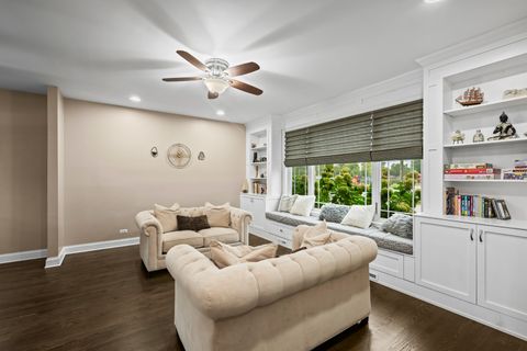 Tiny photo for 421 W Hawthorne Street, Arlington Heights, IL 60004 (MLS # 12556258)