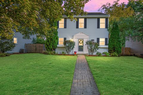 Tiny photo for 888 Geneva Drive, Geneva, IL 60134 (MLS # 12491372)