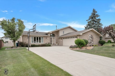 Photo of 11621 Brookshire Drive, Orland Park, IL 60467 (MLS # 12664503)