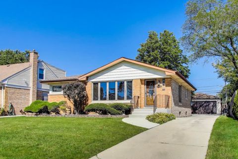 Photo of 6936 W Oakton Court, Niles, IL 60714 (MLS # 12475102)