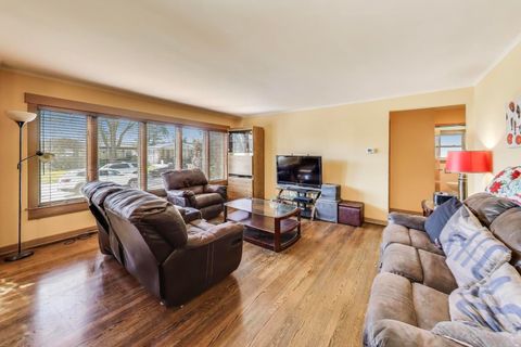 Tiny photo for 6936 W Oakton Court, Niles, IL 60714 (MLS # 12475102)