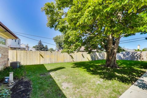 Tiny photo for 6936 W Oakton Court, Niles, IL 60714 (MLS # 12475102)
