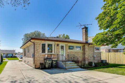 Tiny photo for 6936 W Oakton Court, Niles, IL 60714 (MLS # 12475102)