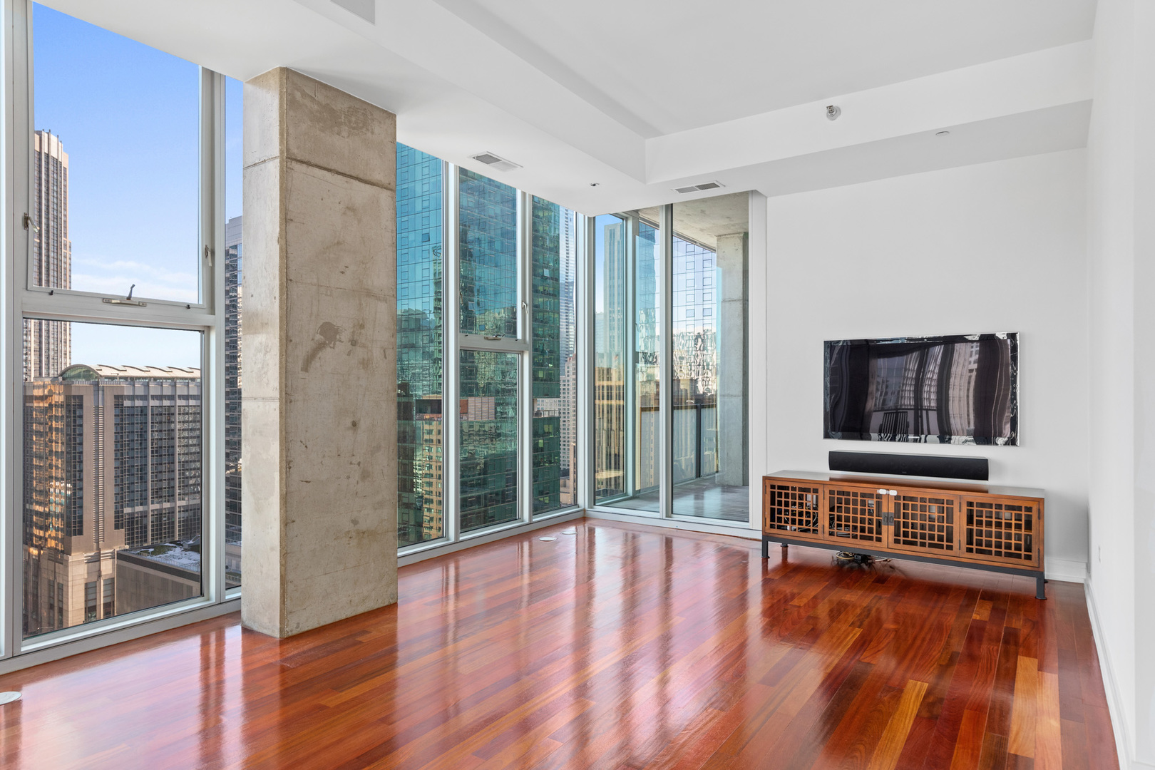 550 N Saint Clair Street 2301