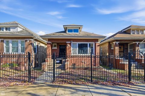 8111 S Manistee Avenue Chicago IL 60617