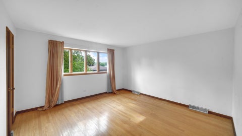 Tiny photo for 15058 Naughton Drive, South Holland, IL 60473 (MLS # 12623093)