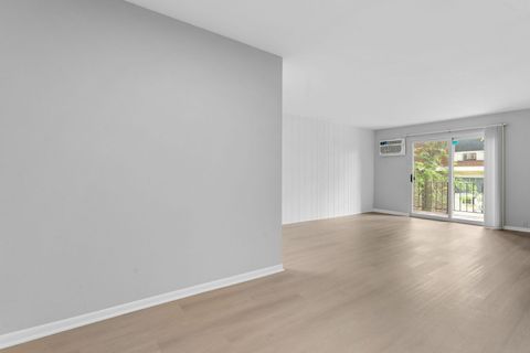 Tiny photo for 1195 Meadow Lane #213, Hoffman Estates, IL 60169 (MLS # 12395138)