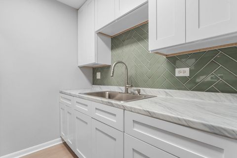 Tiny photo for 1195 Meadow Lane #213, Hoffman Estates, IL 60169 (MLS # 12395138)