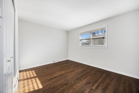 Tiny photo for 1315 Prince Drive, South Holland, IL 60473 (MLS # 12491931)