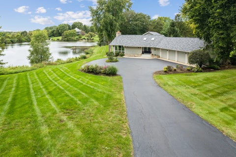 Tiny photo for 498 Lakepoint Drive, Barrington, IL 60010 (MLS # 12756360)
