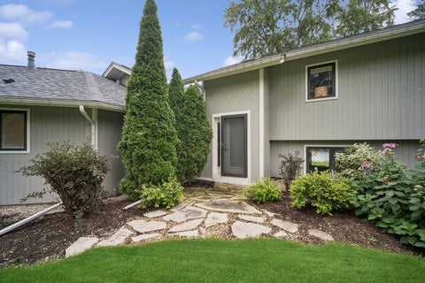 Tiny photo for 498 Lakepoint Drive, Barrington, IL 60010 (MLS # 12756360)