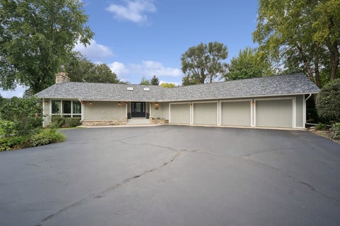 Tiny photo for 498 Lakepoint Drive, Barrington, IL 60010 (MLS # 12756360)