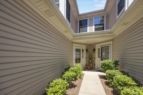 Tiny photo for 149 Polaris Drive #149, Lake In The Hills, IL 60156 (MLS # 12658885)